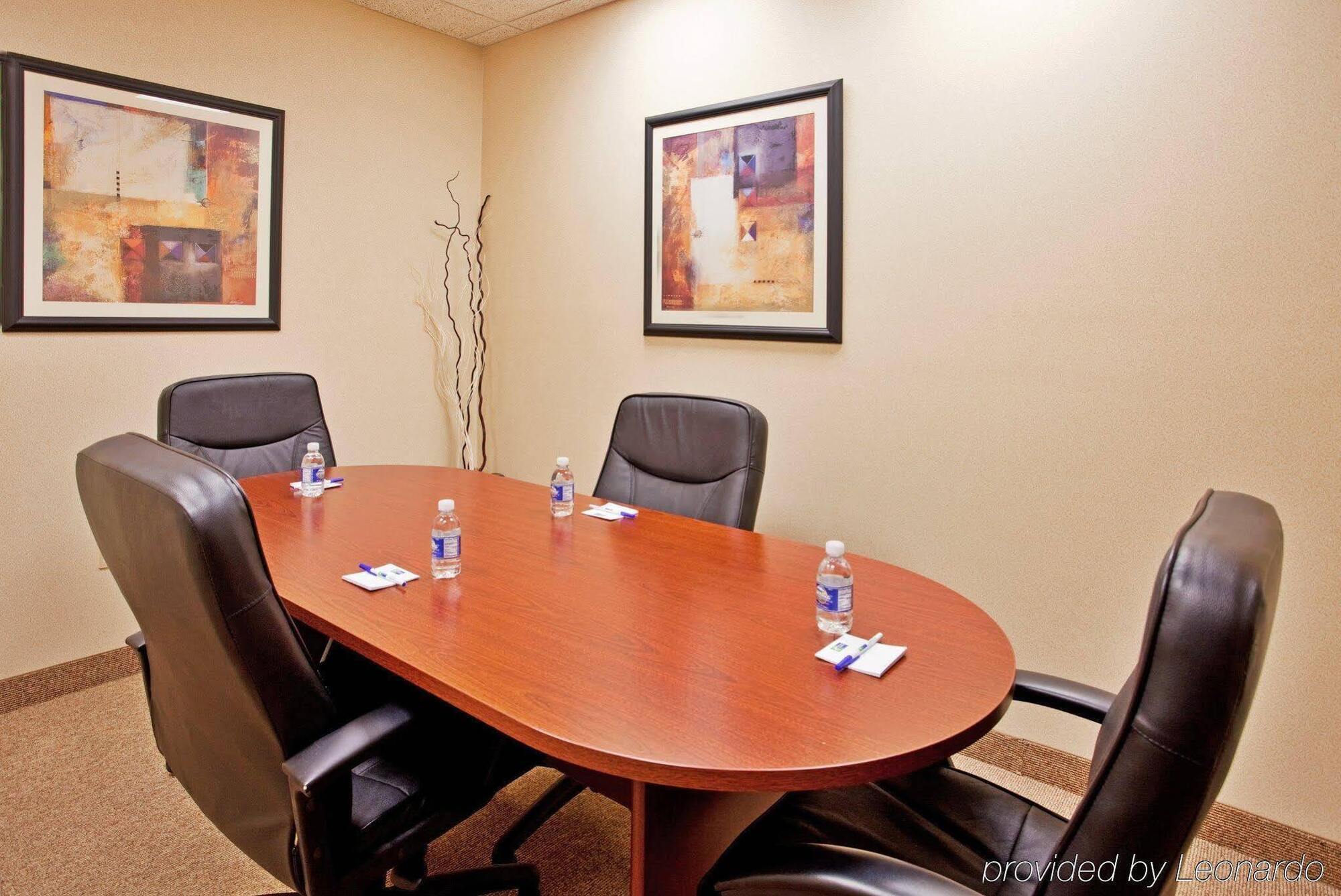 Holiday Inn Express Hotel & Suites Farmington, An Ihg Hotel Екстериор снимка