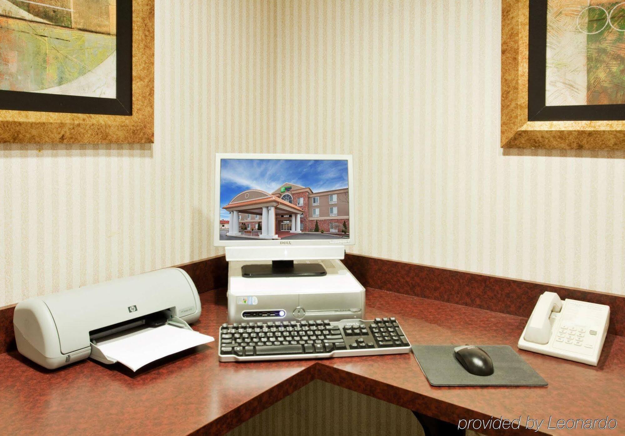 Holiday Inn Express Hotel & Suites Farmington, An Ihg Hotel Екстериор снимка